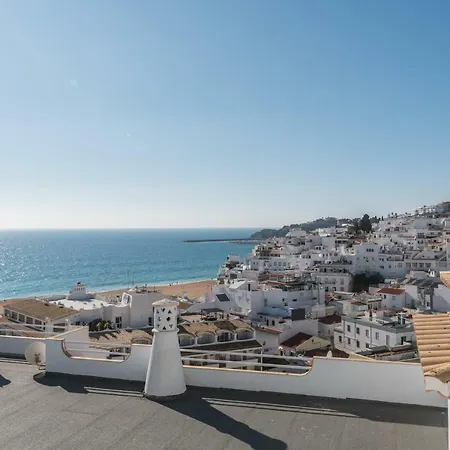 Laurent - Beachfront And Center *